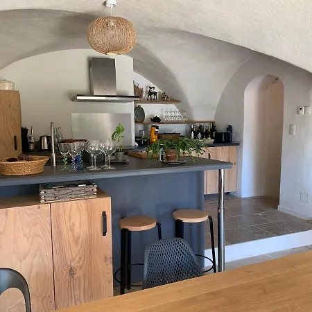 Maison La Chanette, Vue Montagne, Grand Jardin, Charme, Confort, Calme, Brasero, 10-12 Pers Holiday home