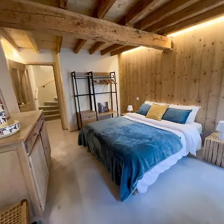 Maison La Chanette, Vue Montagne, Grand Jardin, Charme, Confort, Calme, Brasero, 10-12 Pers Holiday home *